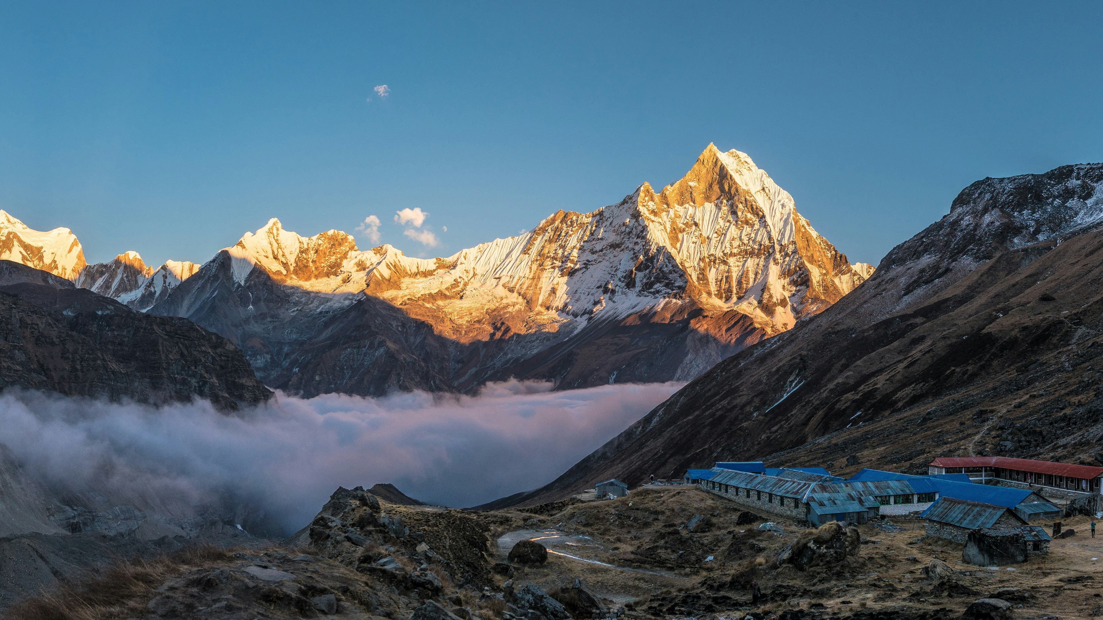 Annapurna Circuit trail with high Himalayan peaks